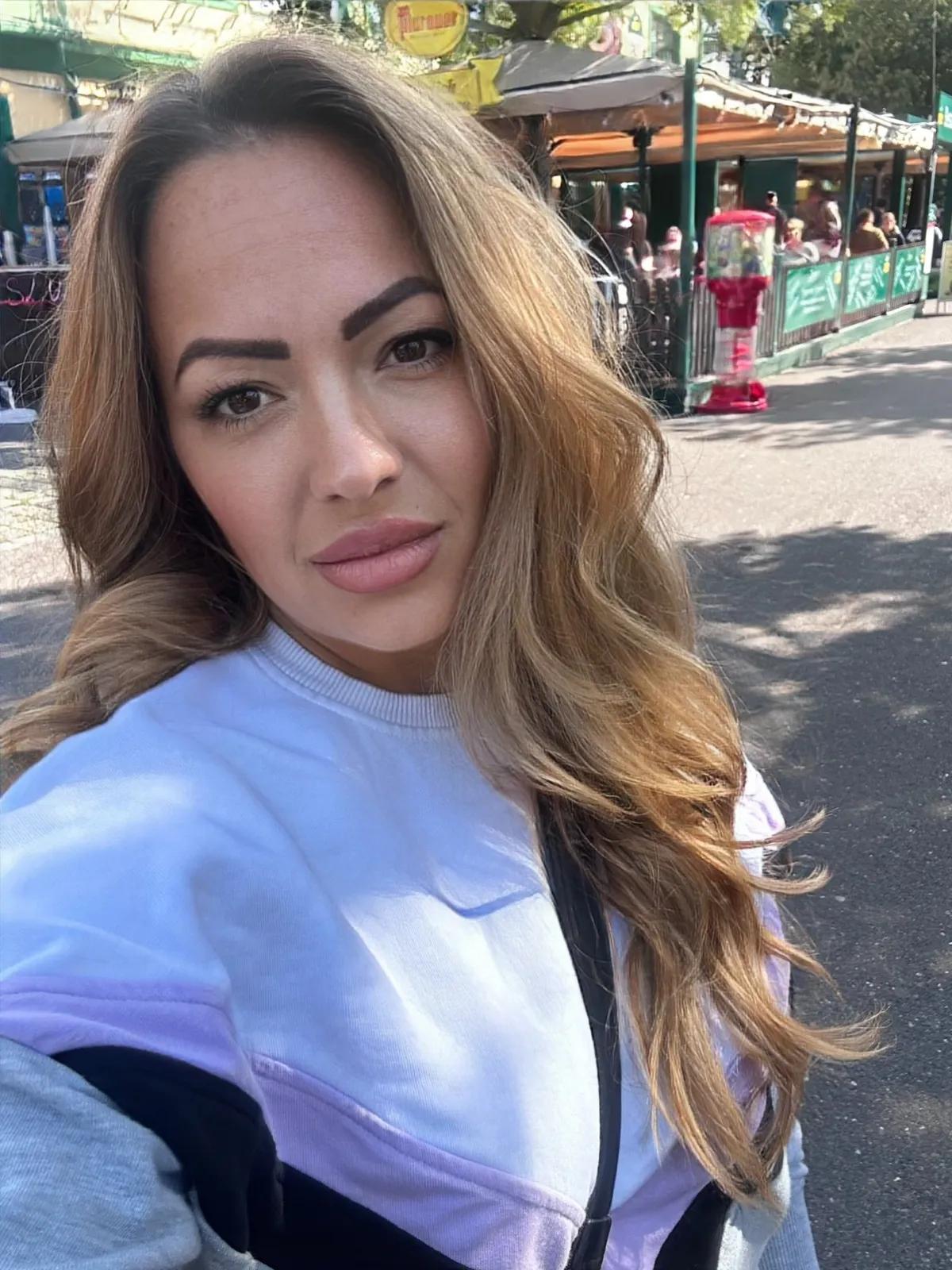 Nagy Ő Bettit a műtét után magyarországi nagykövetnek is felkérték.