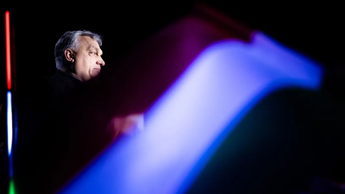 Hihetetlen tömeg Esztergomban, még a határon túlról is sokan jöttek, hogy élőben hallgathassák Orbán Viktort