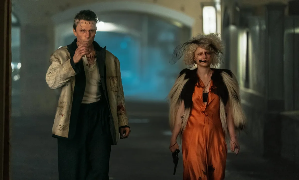 Christian Bale és Jessie Buckley a The Bride! című filmben.