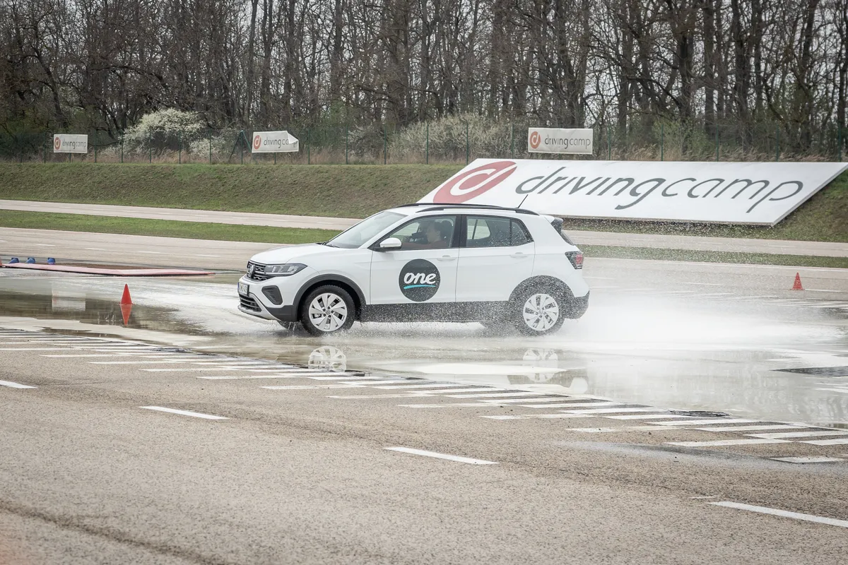 Vezetés közben ne mobilozz
Zsámbék
2026.03.26.