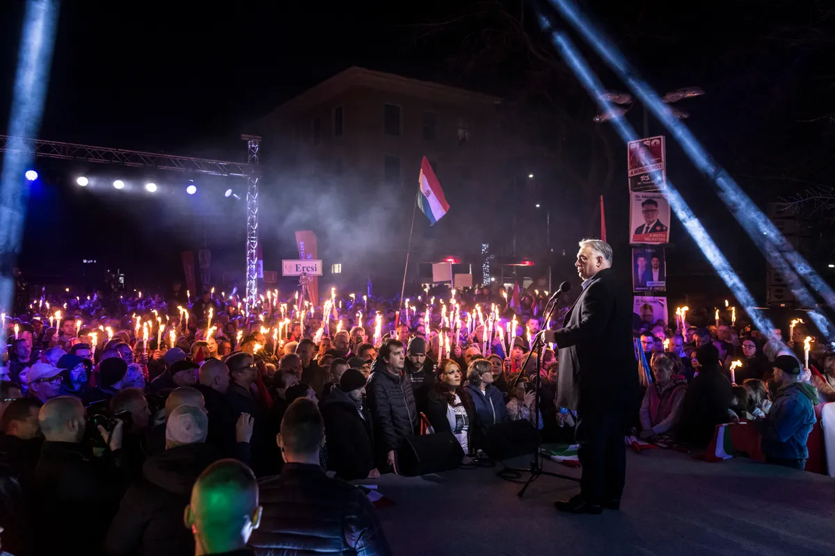 Ma este Brüsszelbe utazik Orbán Viktor.