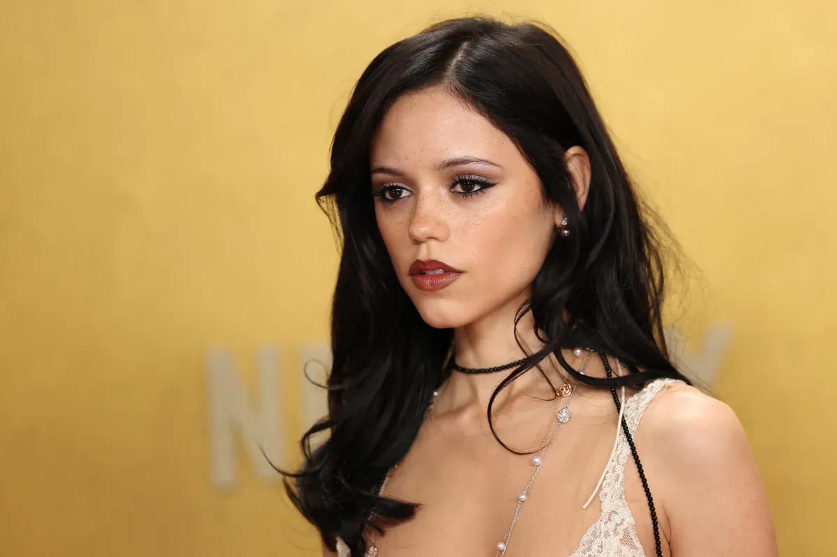 Jenna Ortega mindenkit meglepett a vörös szőnyegen
