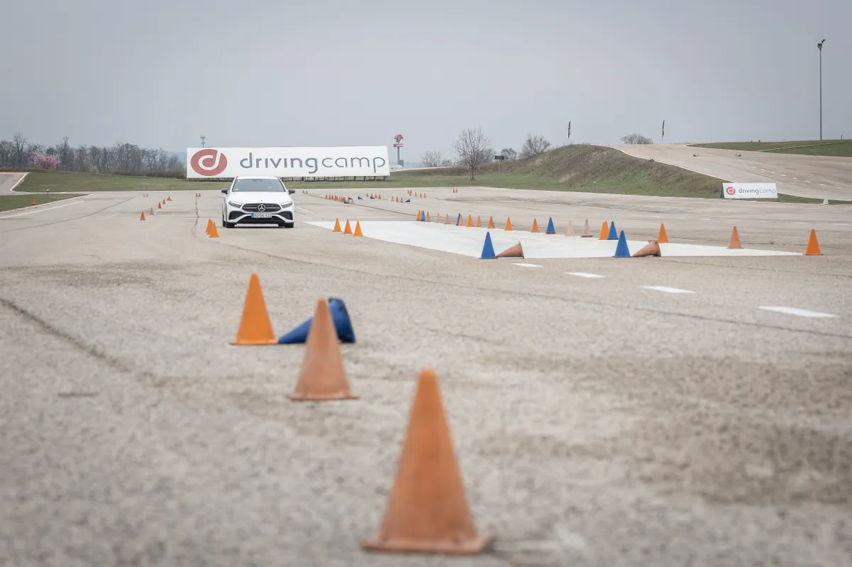 Vezetés közben ne mobilozz, Zsámbék2026.03.26.