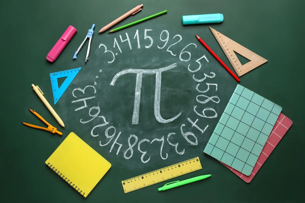 Pí egy vonalzókból álló körben a matek kvízben.