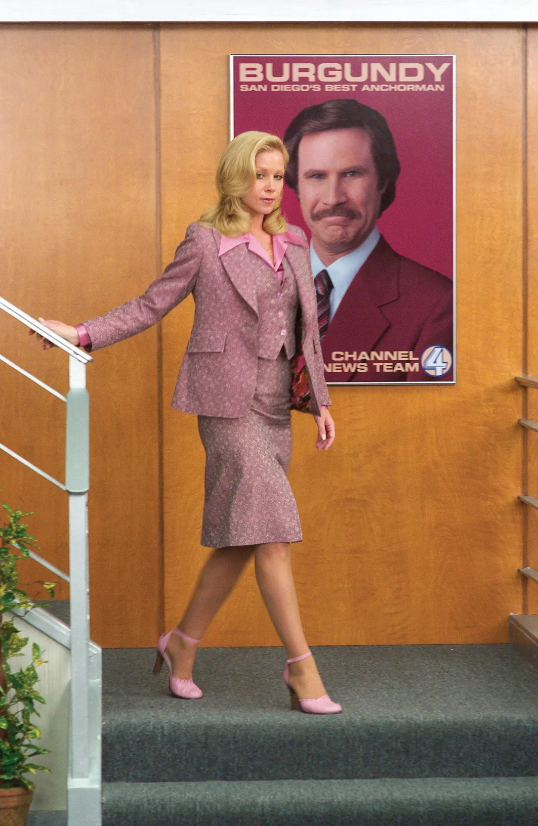 Christina Applegate Veronica szerepében A híres Ron Burgundy legendája című filmben.