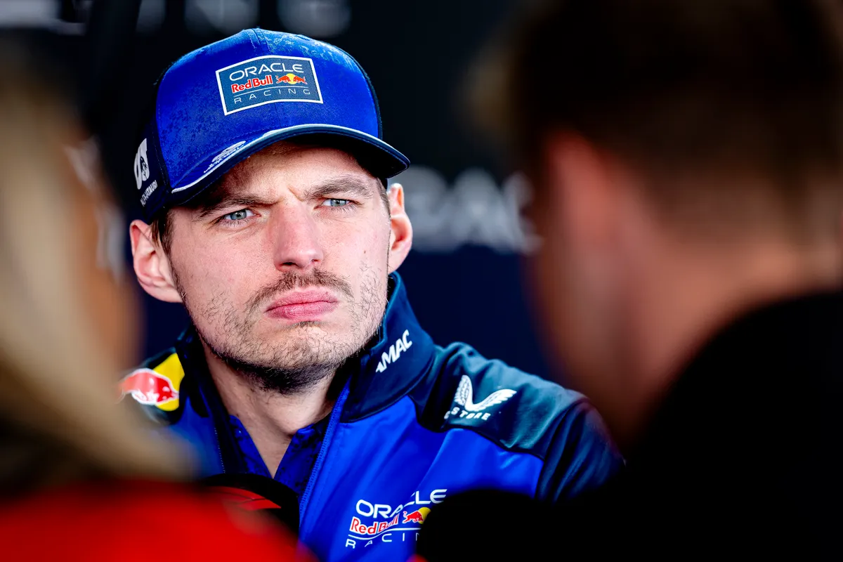 Max Verstappen miatt zaklatni kezdték a brit újságírót a 2026-os Japán Nagydíj előtt