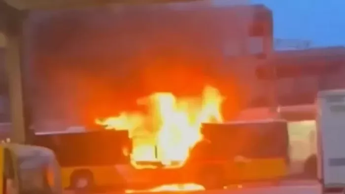 Horror a buszon: felgyújtotta magát az egyik utas