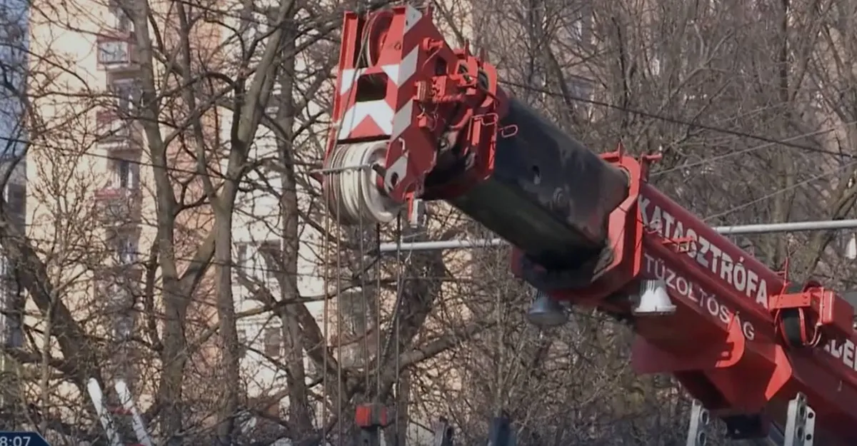 Daruval emelték le a villamost az áldozatról Debrecenben