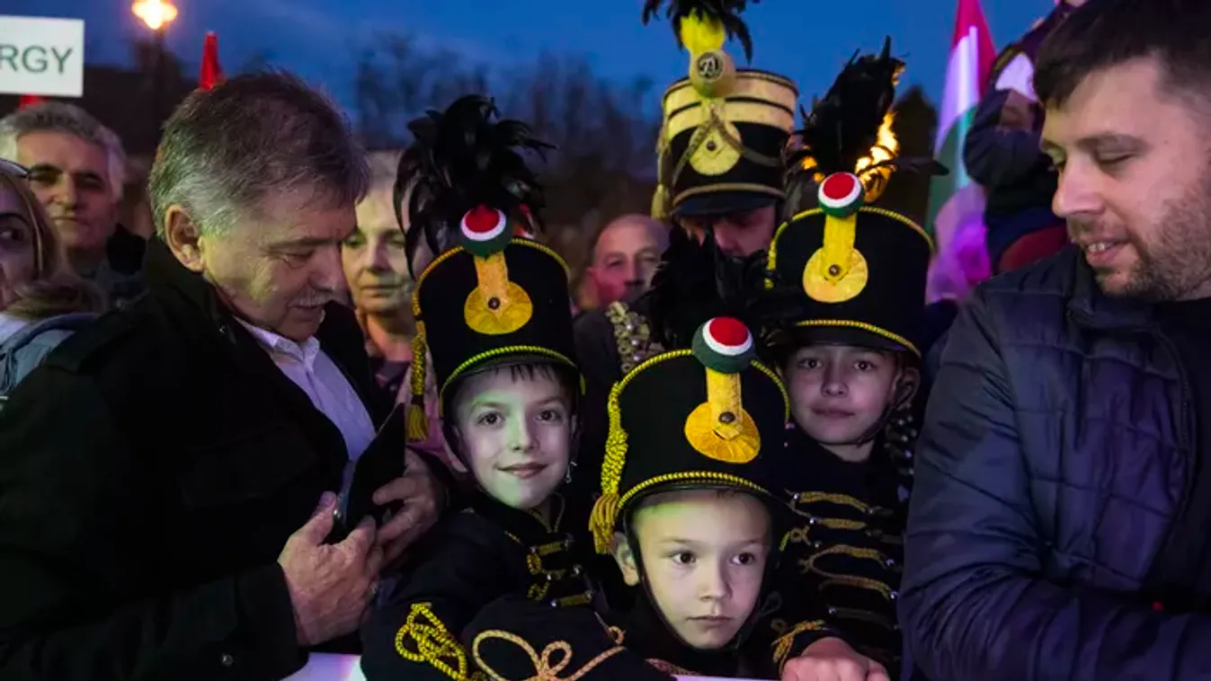 Huszárok tisztelegtek Orbán Viktornak Nagykanizsán