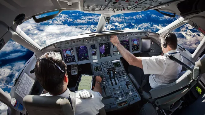 Megdöbbentő kulisszatitkokat árult el a pilóta