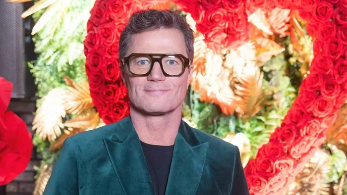 Stohl András ismét virágot ragadott, egy hölgy sem maradt ki