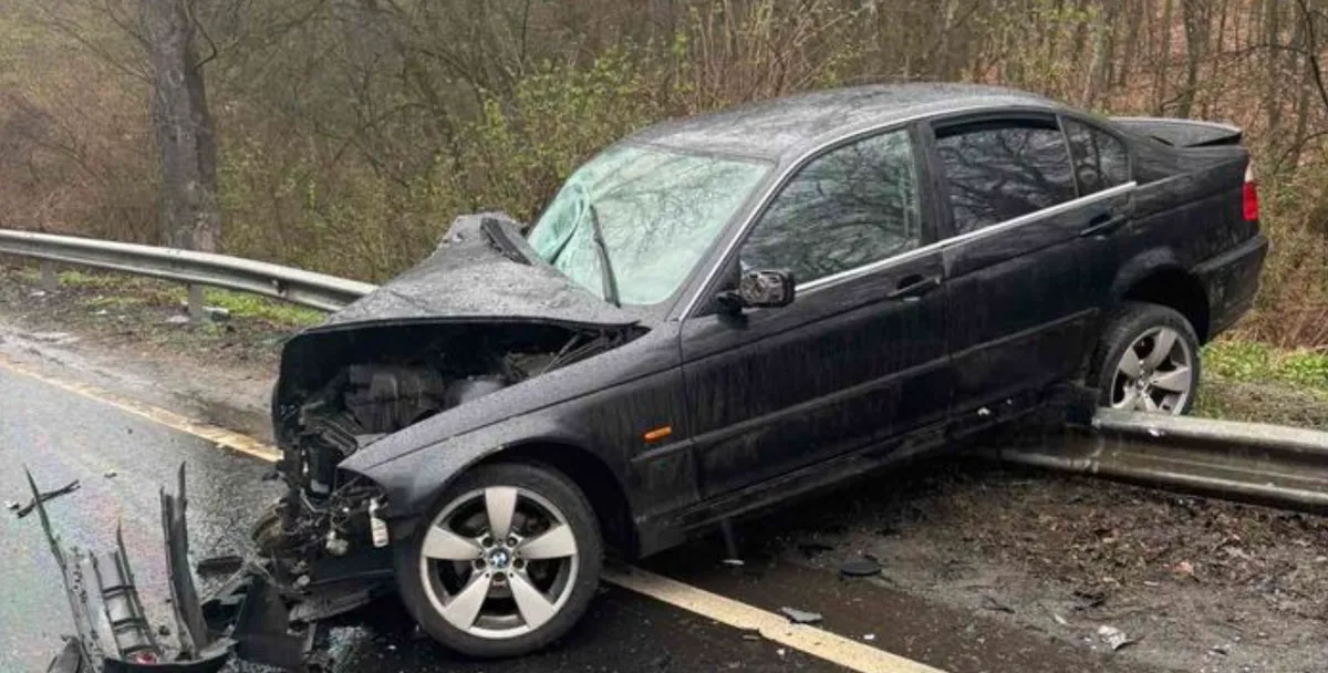 Oszter Alexandra fiát mentőhelikopter szállította kórházba, miután a fekete BMW, amelyben utazott, frontálisan ütközött egy kamionnal