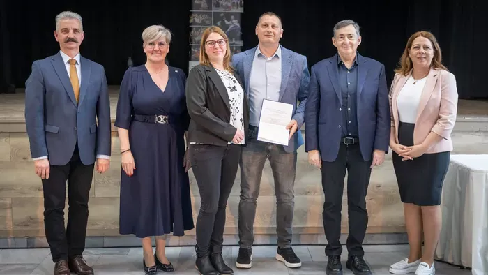 65 család otthona újulhat meg Bicskén 130 millió forintból