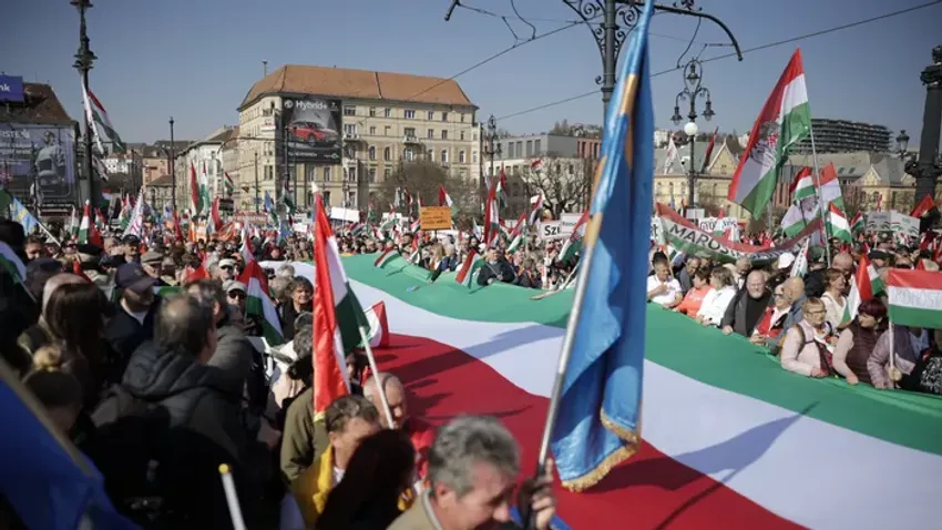 Hidegrázós felvételek: gyerekek, fiatalok, vidékiek, budapestiek a Békemeneten
