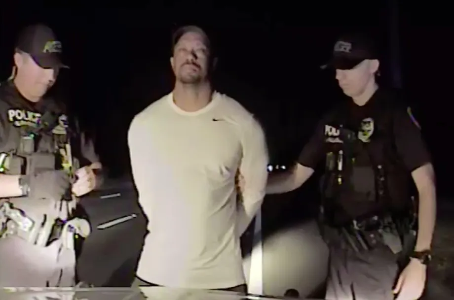 Tiger Woods-t letartóztatták, miután alvó állapotban találták meg a volán mögött