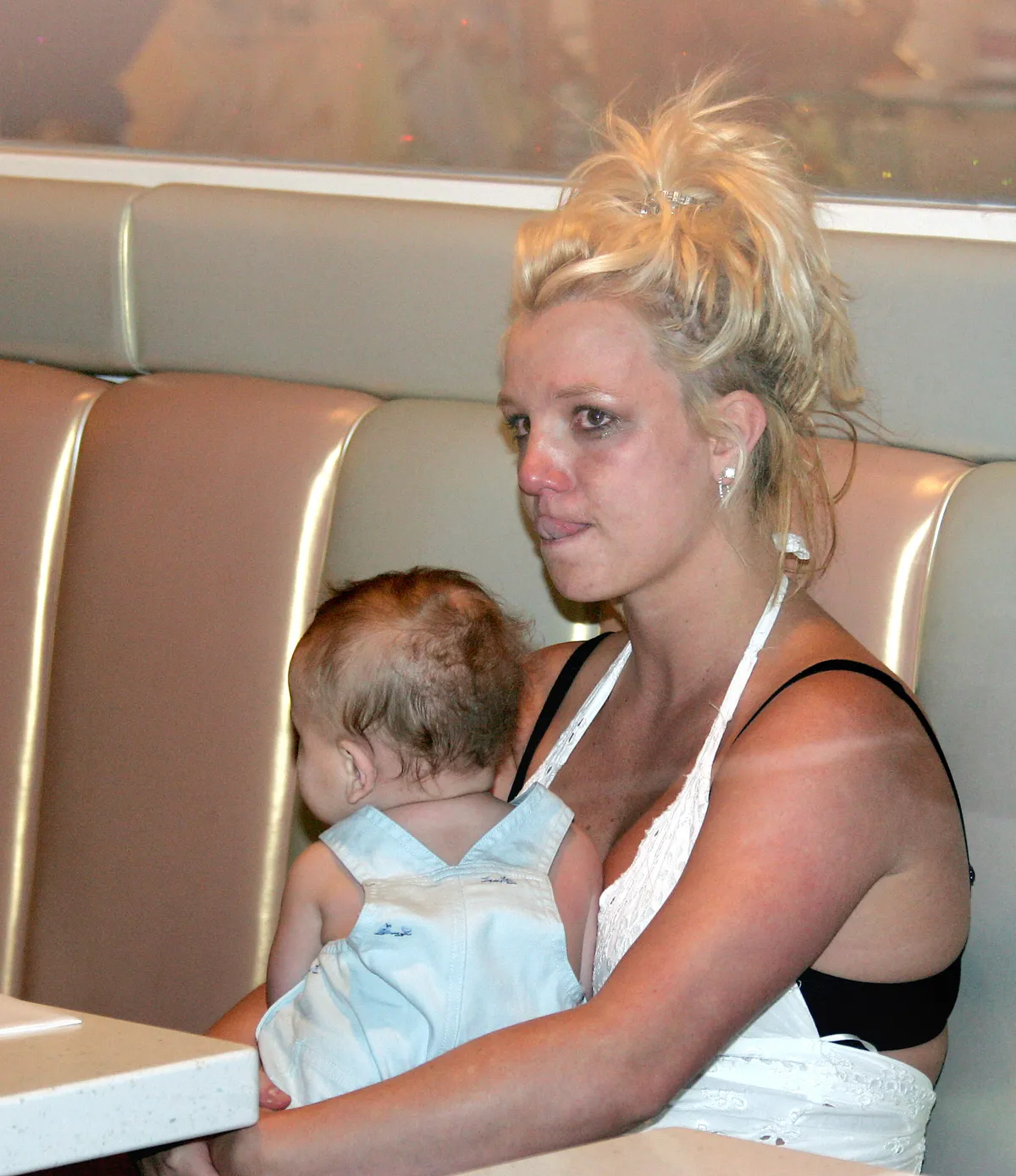 Britney Spears 2006-ban majdnem leejtette a gyerekét a paparazzik vakuzgatása miatt