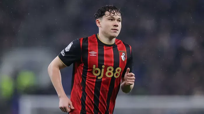 Robbie Keane nyakonvágta Tóth Alexet