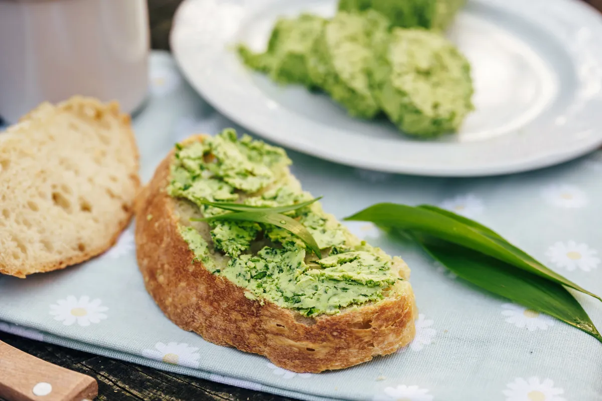 Medvehagymás recept pirítósokhoz.