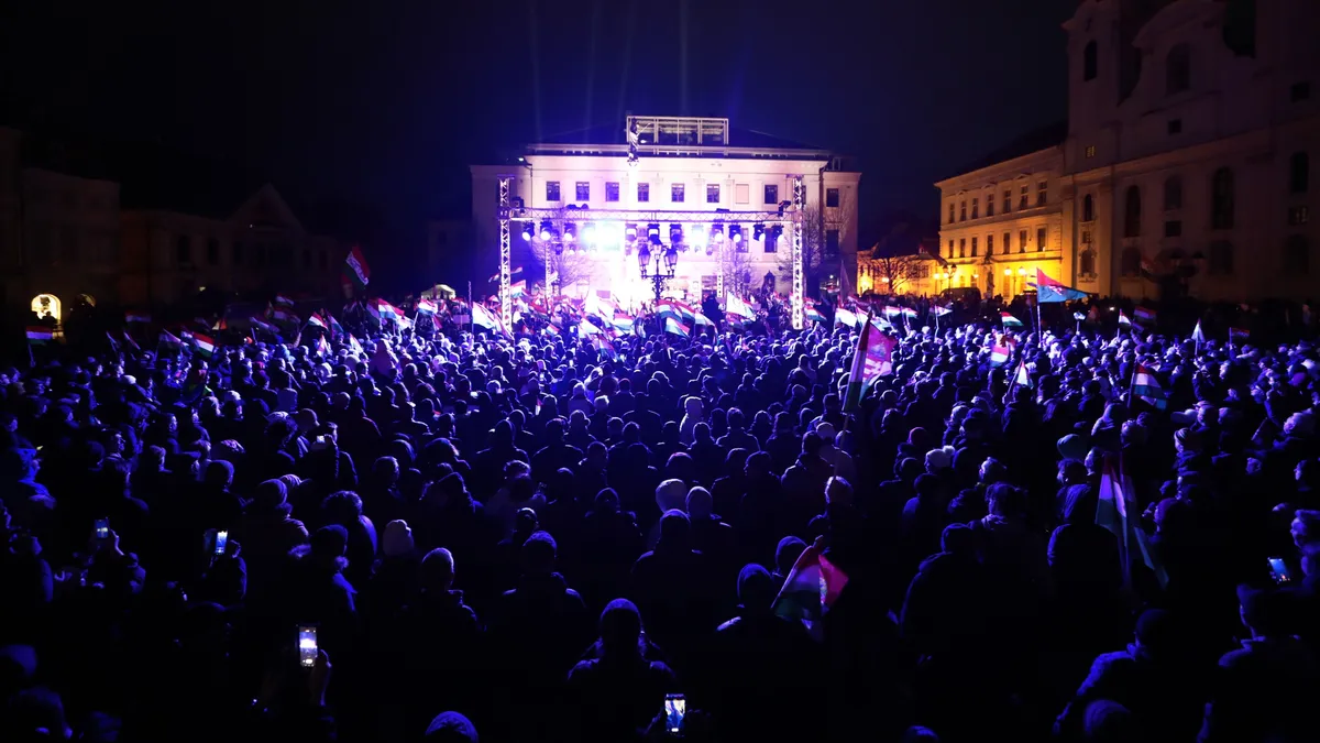 Ennyi ember egyszerűen már nincs is: felfoghatatlan tömeg skandálta a „Viktort, Viktort” Győrben
