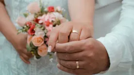 „Ez egy igazi sikertörténet” – Egyetlen fogadást tett rákdiagnózisa után a fiatal: magától fog az oltárhoz sétálni