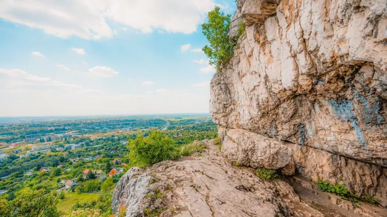 Március, a barlangok hónapja – Föld alatti túrák a főváros közelében