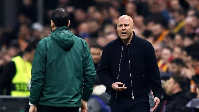 Arne Slot csúnyán magyarázkodik a Liverpool veresége után