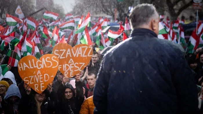 Ezzel a hidegrázós videóval üzent Orbán Viktor a legendának