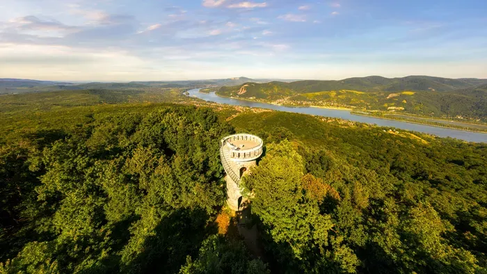 Irány Nagymaros: lehengerlő a panoráma a Julianus-kilátóból