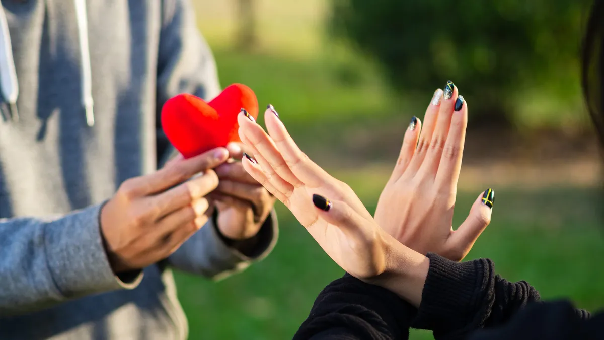 3 „red flag”, amit szinte mindig figyelmen kívül hagysz ismerkedéskor