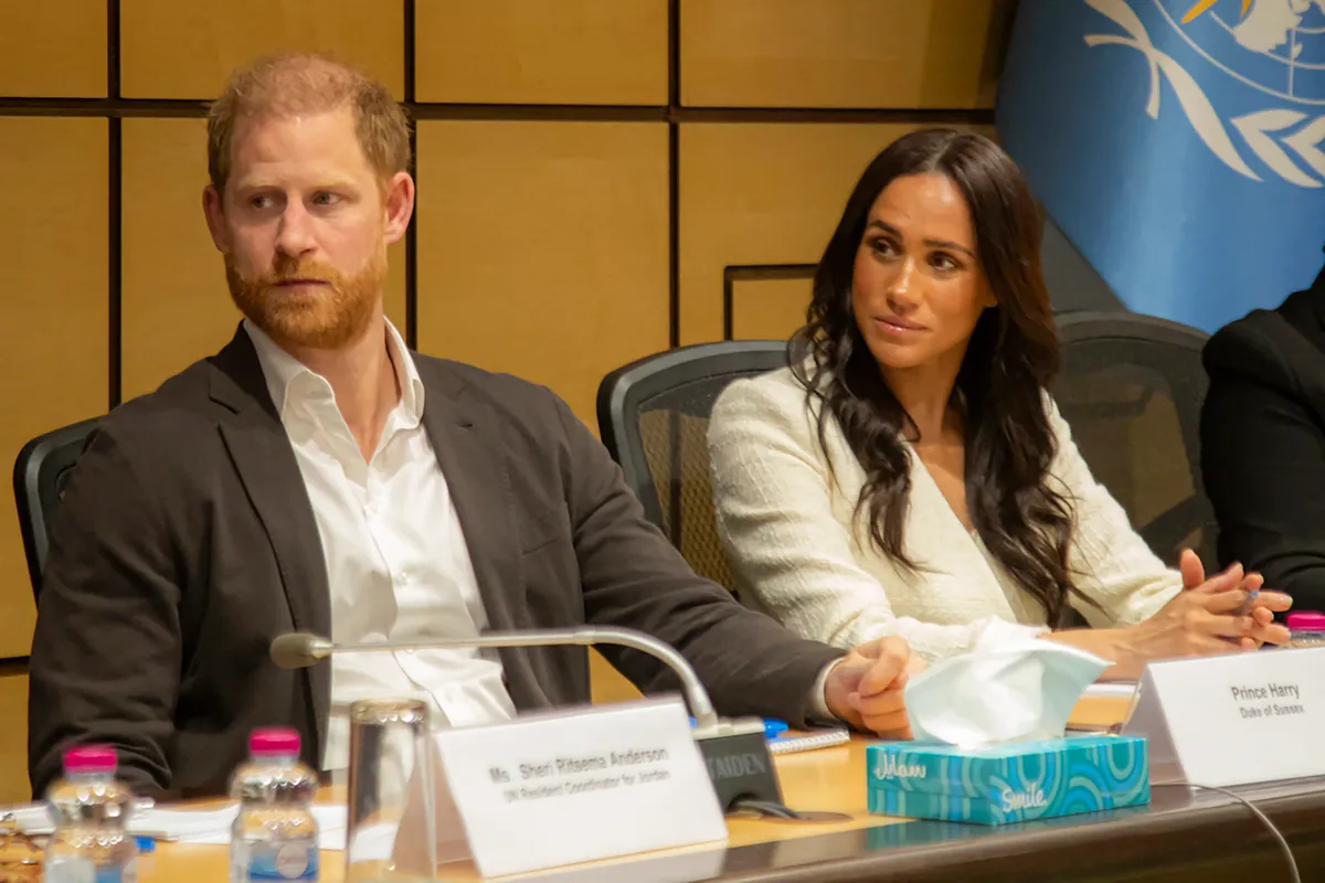 Harry herceg és Meghan Markle jordániai körutazása titkos üzenetet rejthet a királyi család felé