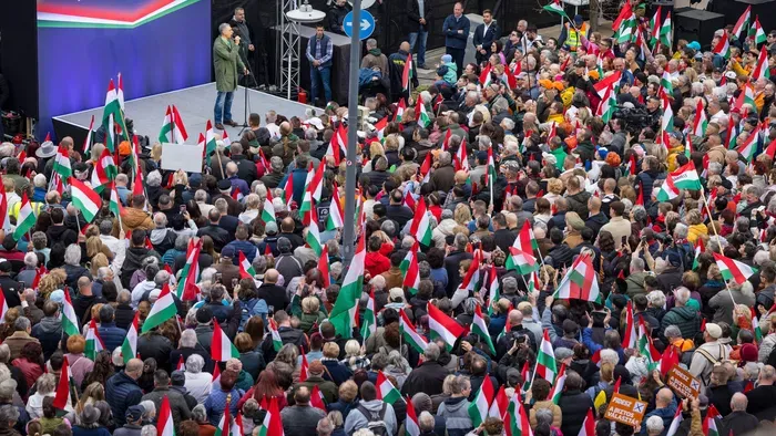 Narancssárgába borult Hódmezővásárhely Orbán beszéde alatt