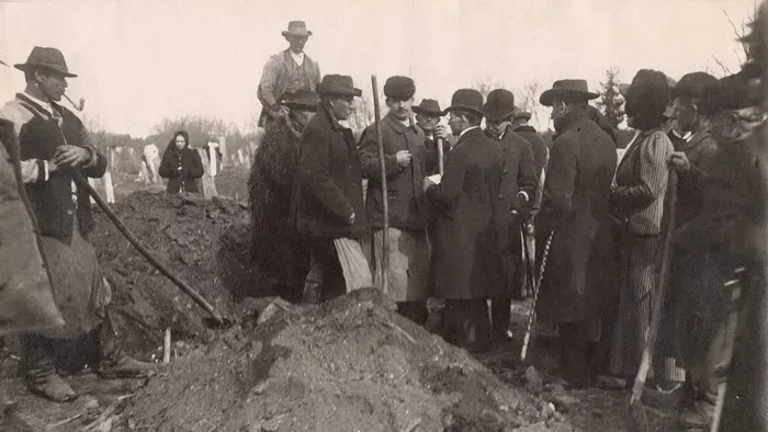 Képeken a szatmári tűzkatasztrófa: 312 ember halt meg