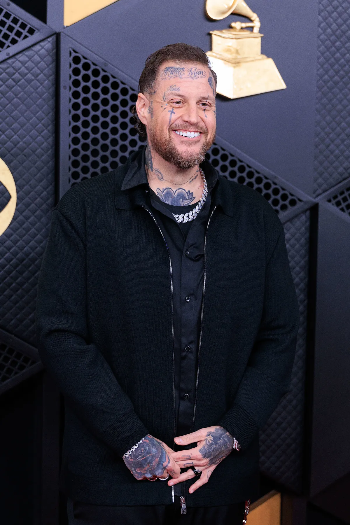 Jelly Roll törött kulcscsonttal csinálta végig a Grammy 2026-ot