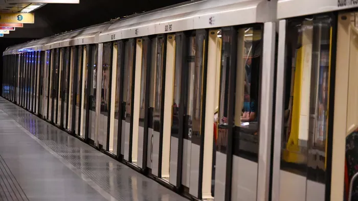 Megbénult a közlekedés Budapesten, nem jár a metró