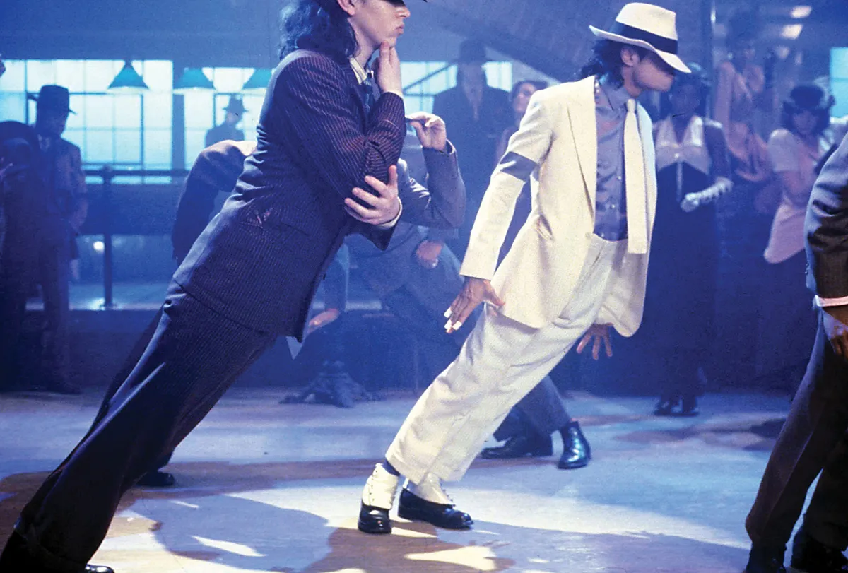 Michael Jackson másik híres táncmozdulata az előre dőlés a Smooth Criminal című klipben