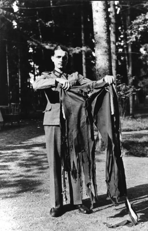 Hitler rongyos nadágja a Stauffenberg-robbantás után. 