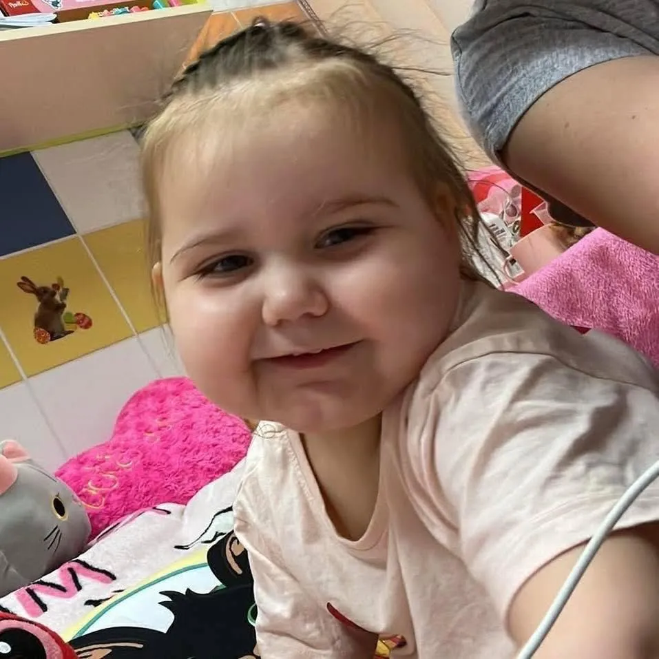Leukémiával küzd a kislány: Lara február óta kapja a kemoterápiát, édesanyja szerint hősiesen bírja