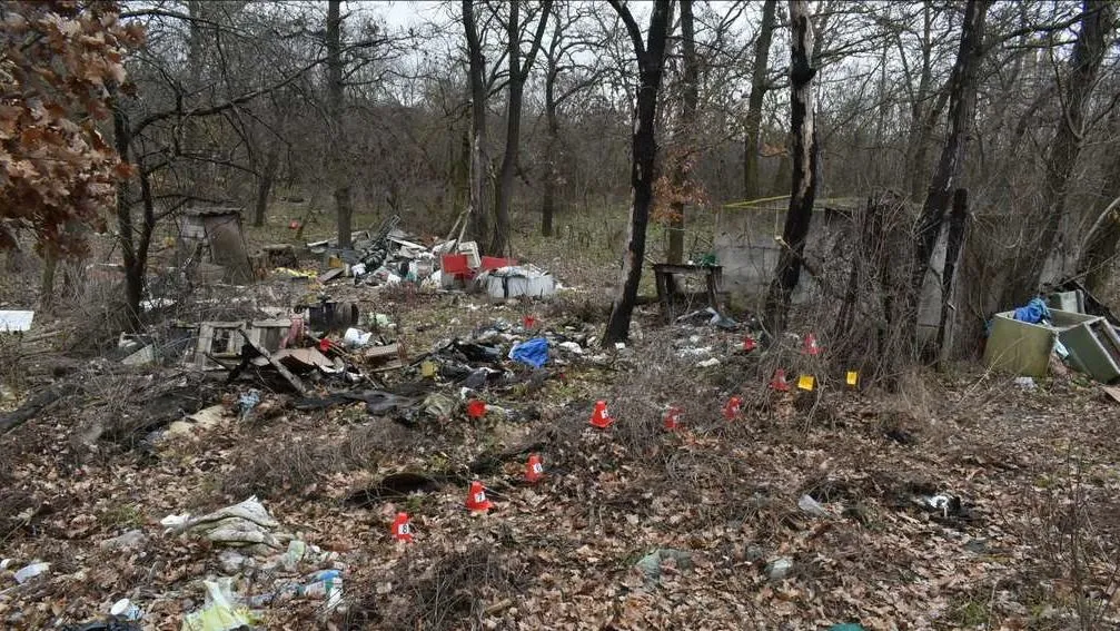 Felgyújtotta a faházat, melyben ismerősei tartózkodtak