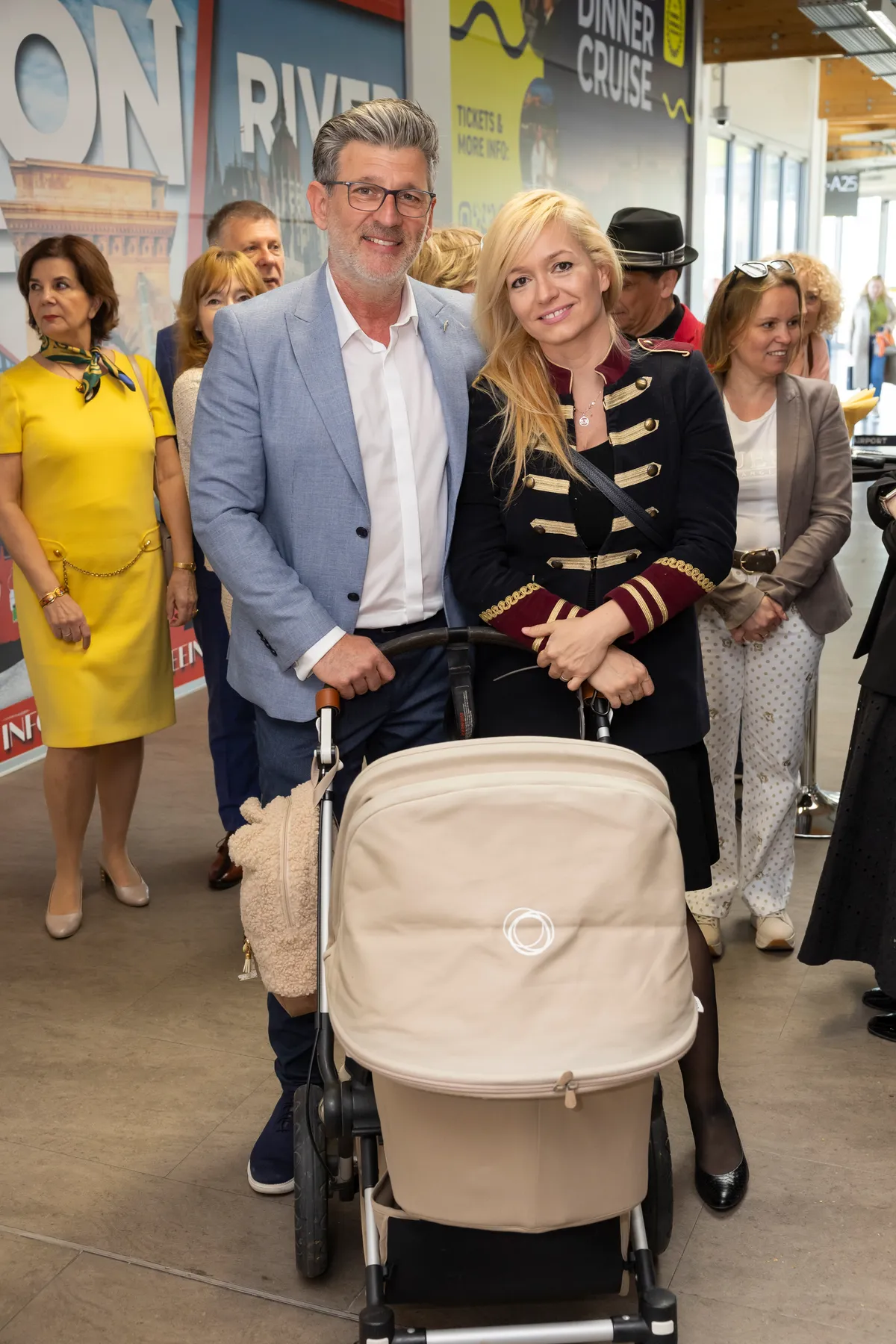 Kárász Róbert és családja Korda György dombormű-avatásán vett részt.