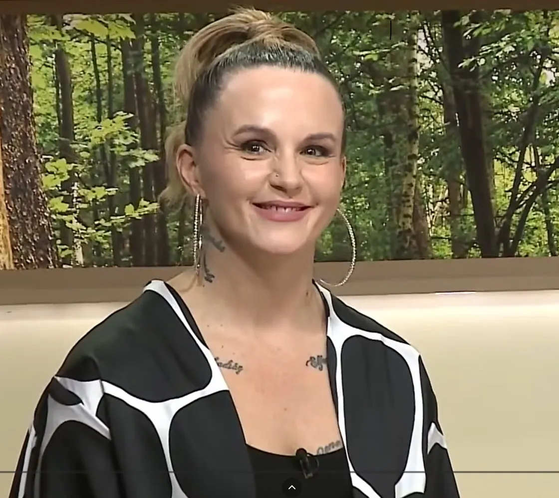 Kollányi Zsuzsi énekesnő a Ridikül című műsorban vallott apahiányáról