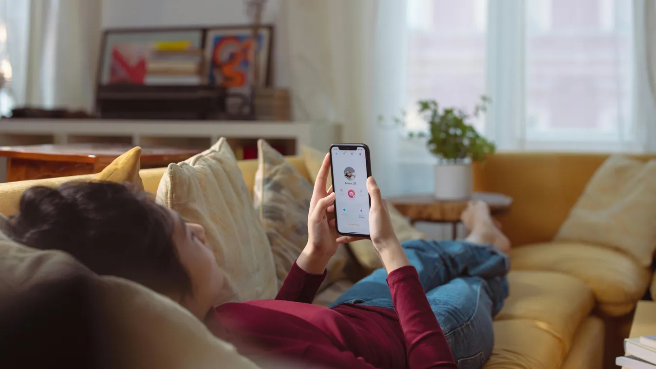 Vagyonokat fizetett a remélt boldogságért: 29 milliót csalt ki a győri nőtől a netes lovag