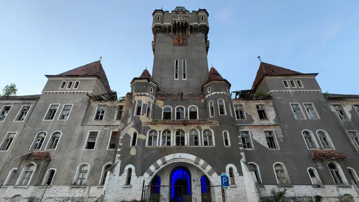 Szellemváros a Bakony alján: a Hajmáskéri tüzérlaktanya