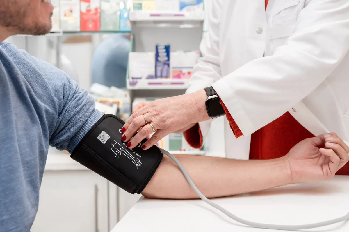 Magas vérnyomás okainak kivizsgálása vérnyomásméréssel kezdve
