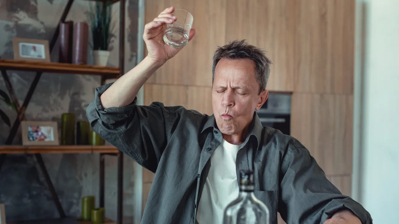 „Adjatok egy fél decit, mosolygok majd én is” – könnyen allkoholmérgezést kaphatnak a locsolók