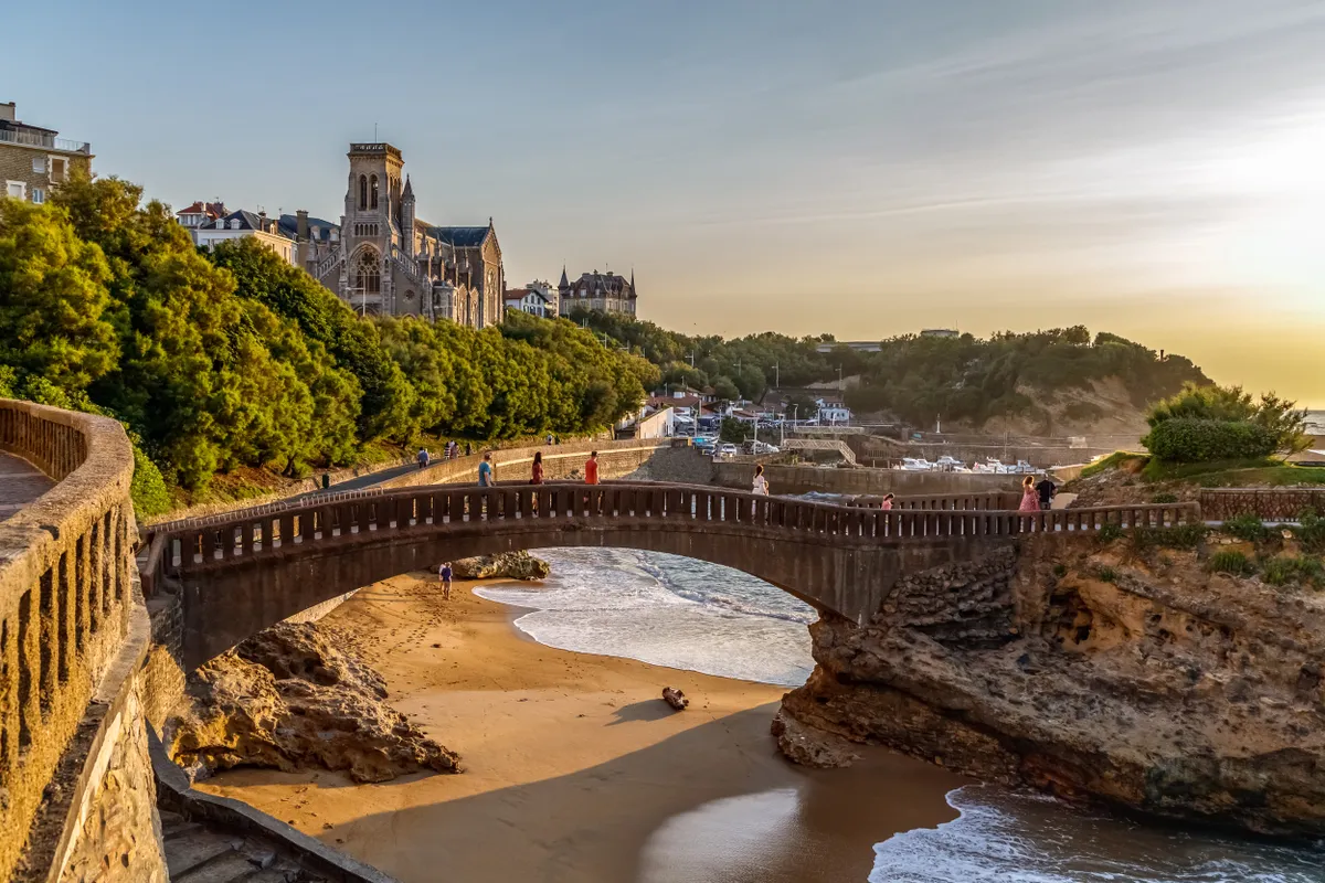 Biarritz elegáns tengerpartja. 