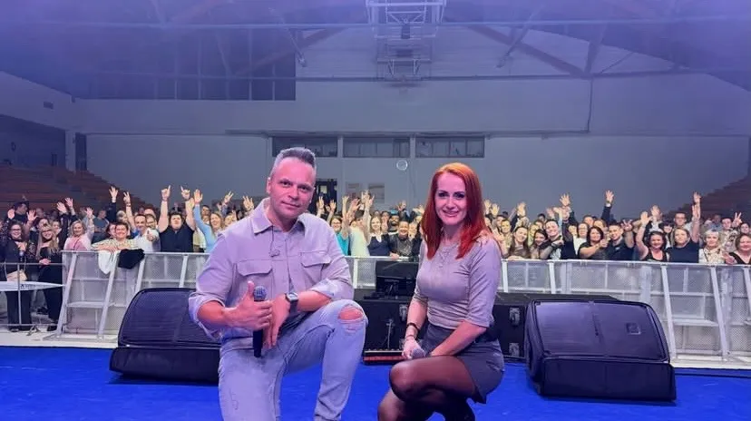 A Desperado énekesnője már a kétezres évek eleje óta óriási bulikat csinál.