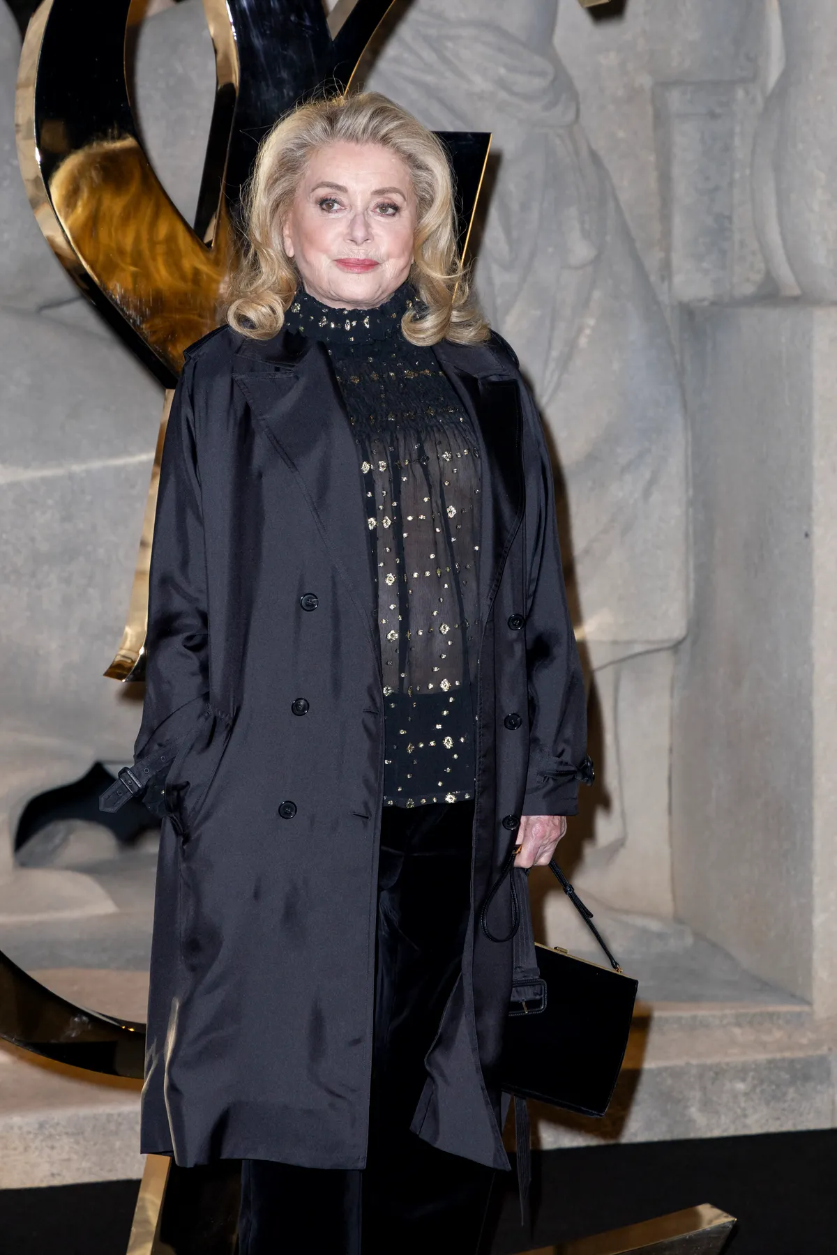 Catherine Deneuve, Photocall du Défilé de mode Saint Laurent Collection Printemps-Été 2026 dans le cadre de la Fashion Week de Paris