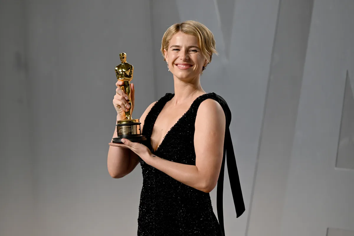 Jessie Buckley a 98. Oscar-gálán díjával.