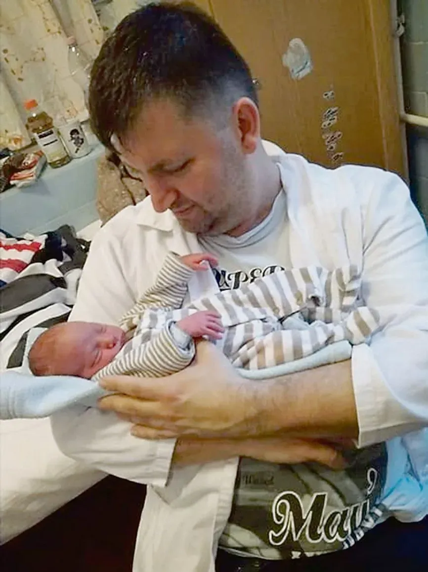 Az olaszországi gyermekgyilkosság áldozatát ma is gyászolja az édesapja.