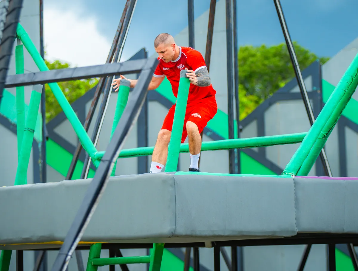 Az Exatlon akadálypályája a Bázisjátékban feladta a leckét Bacskai Balázsnak. 